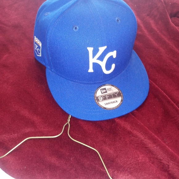 New Jersey and Hat - Picture 9 of 10